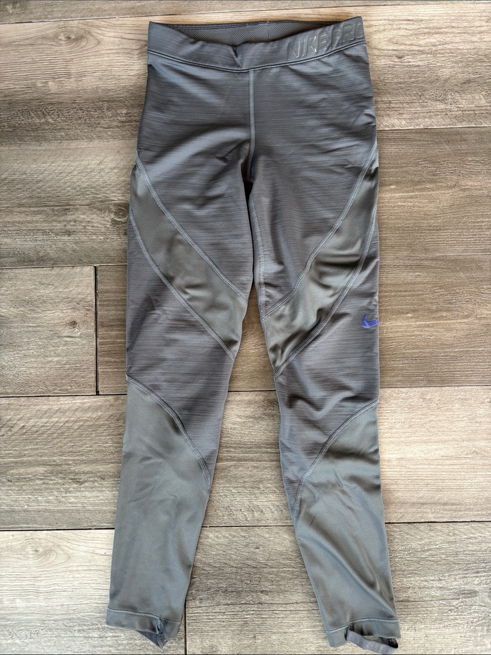 Nike Pro Hyperwarm Performance Leggings with Optional Stirrup Strap - EUC, small